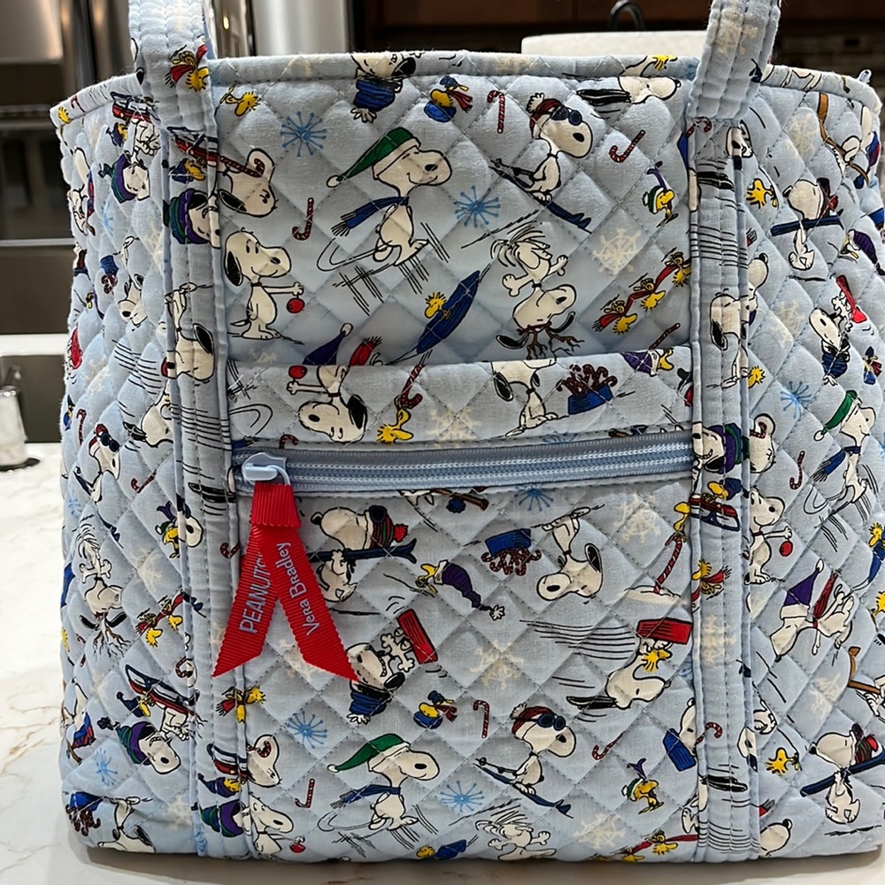 Peanuts snoopy winter pattern ladies shoulder handbag